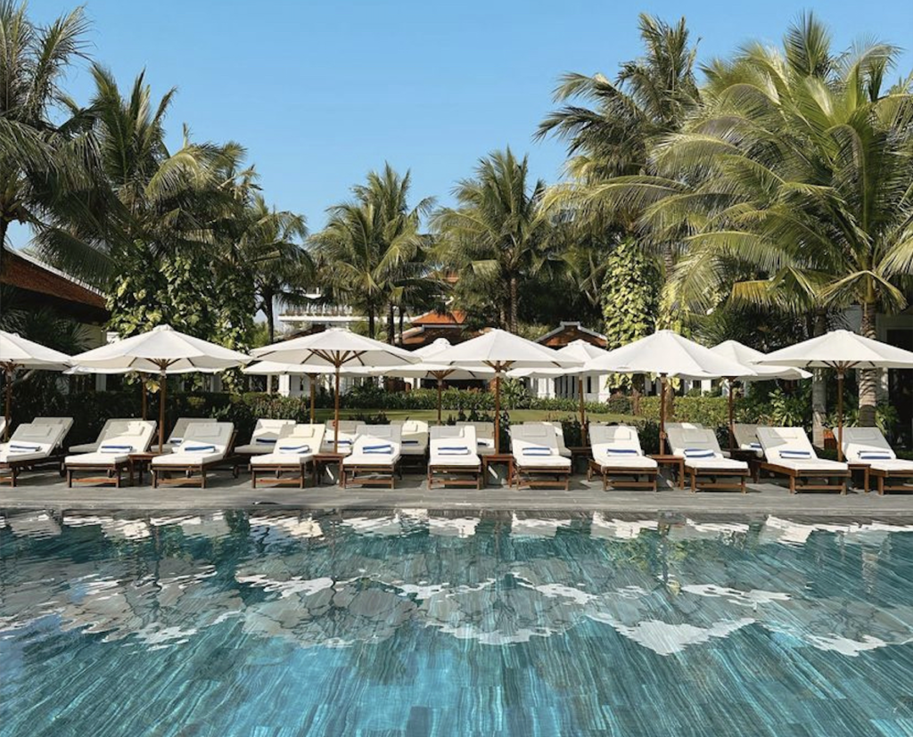 ベトナム中部に入りする、ニャチャンカムランエリアにあるThe Anamは全室スイートを謳う５つ星ホテルでは、種類豊富なプールも楽しめます。