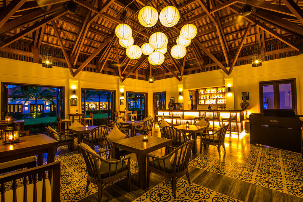 ベトナム中部に入りする、ニャチャンカムランエリアにある５つ星ホテルThe Anamは、カフェやバーも充実。
