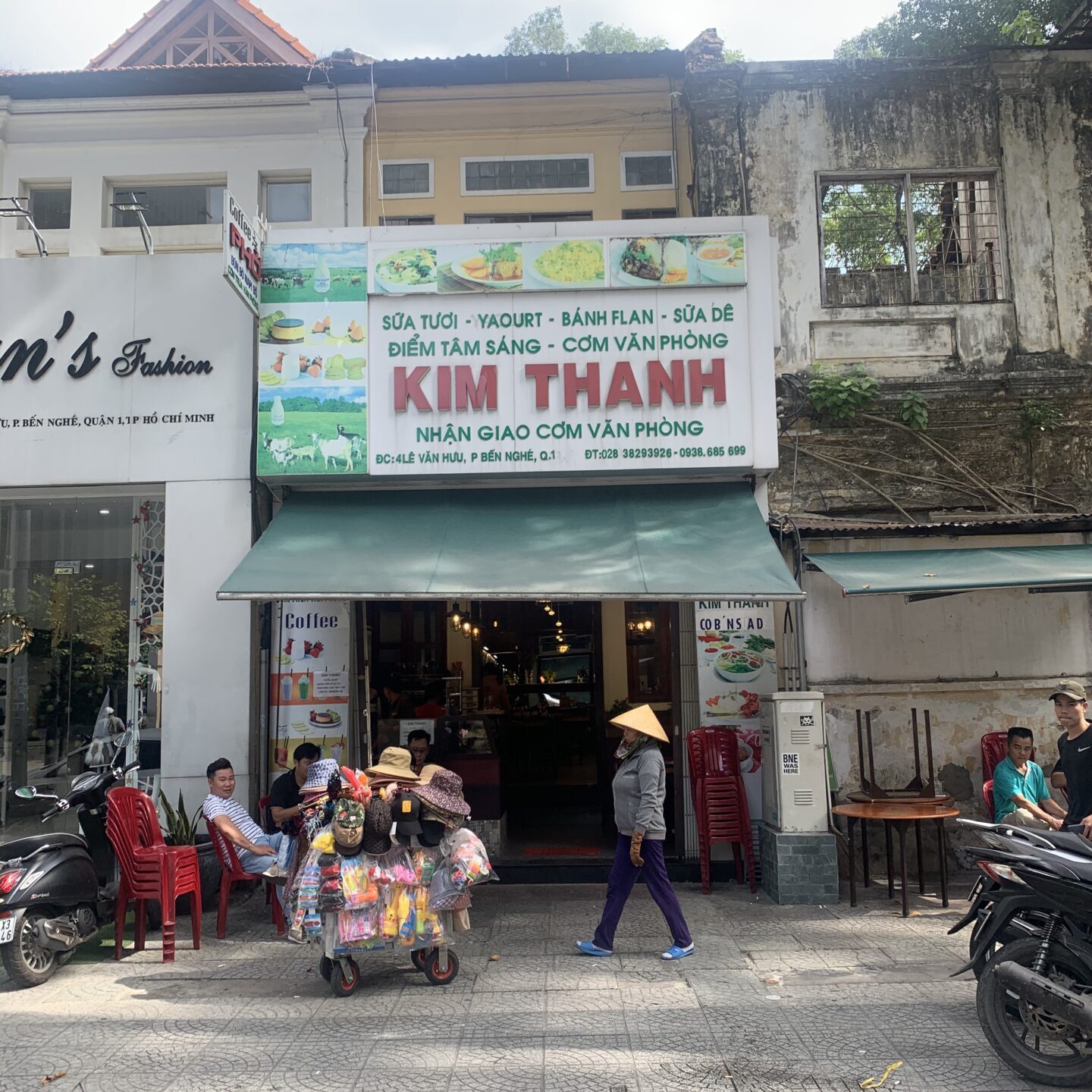ベトナム駐在妻が紹介する予算5,000で巡れるベトナムホーチミンの観光10時間モデルコース。観光の合間にベトナムローカルスイーツで休憩。