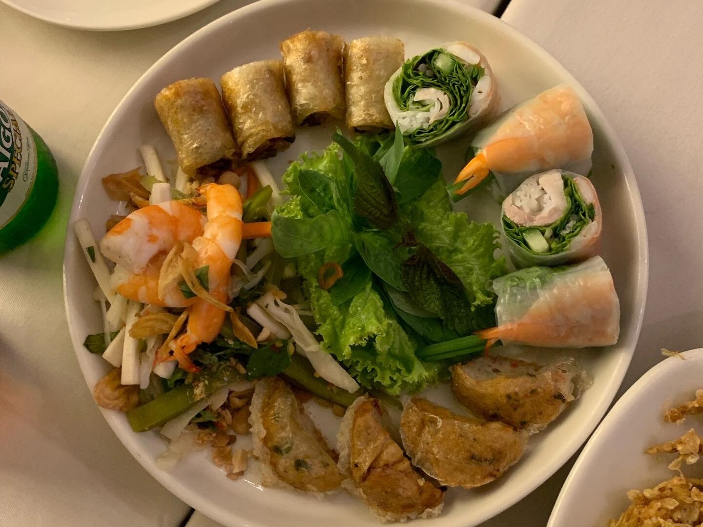 ベトナム料理の前菜盛り合わせ