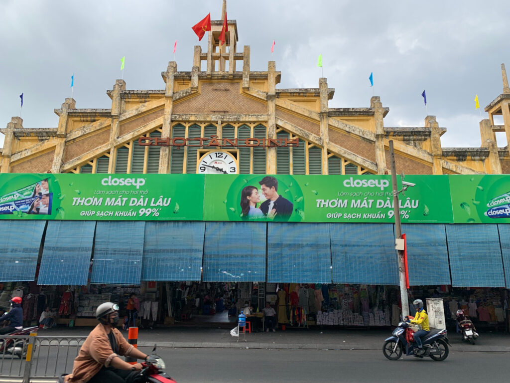 ベトナム駐在妻が紹介する予算5,000で巡れるベトナムホーチミンの観光10時間モデルコースではホーチミンでお土産が買えるタンディン市場もご紹介！
