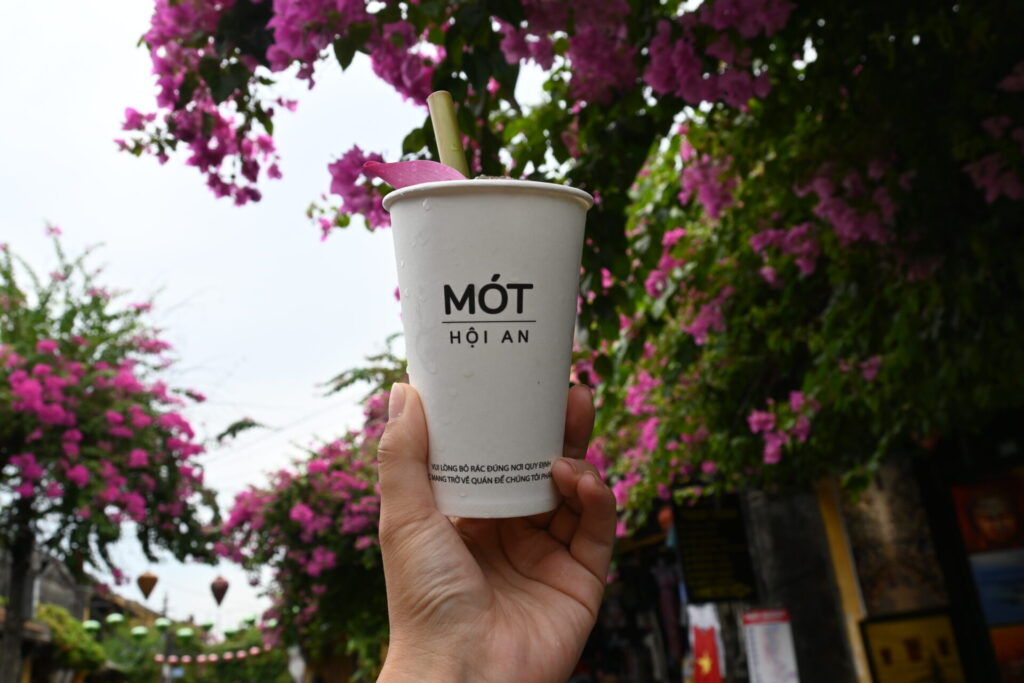 ベトナム世界遺産の街ホイアンのカフェ「MOT」の蓮のドリンク