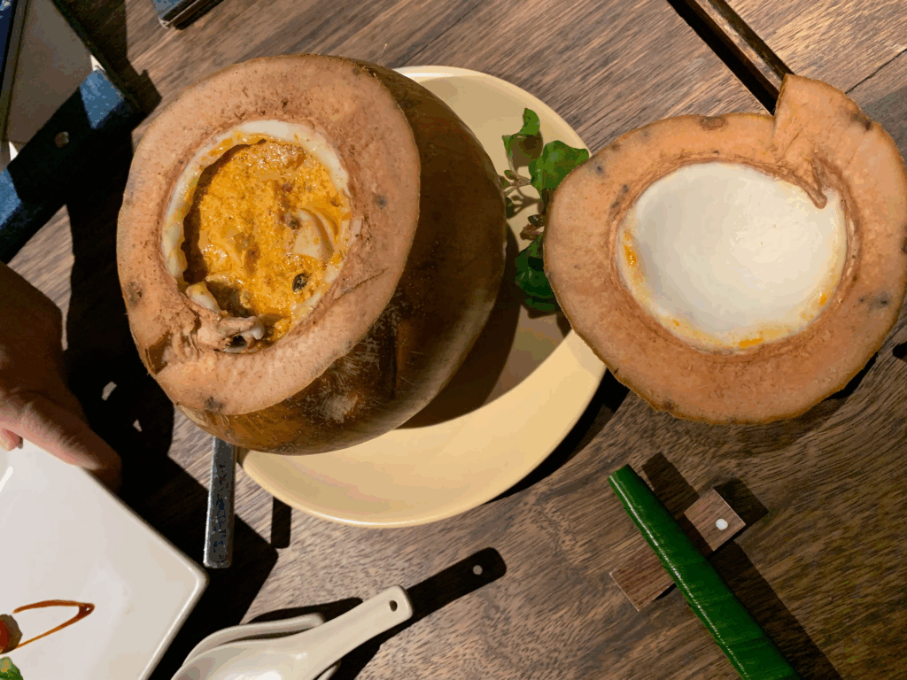 Hum, Garden & Restaurantで人気のココナッツカレー