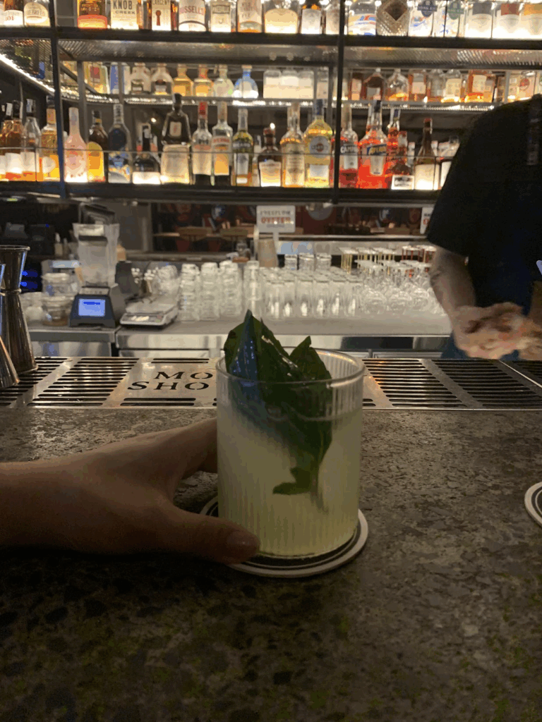 CTY Kitchen + Barのバー店内