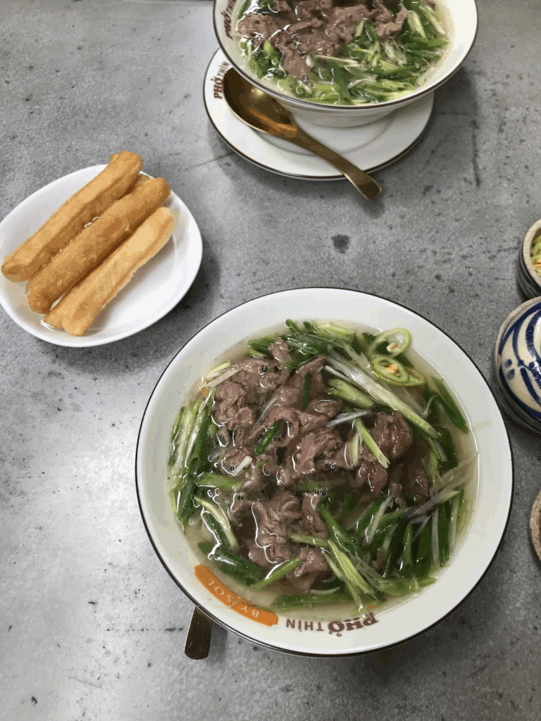 Phở Thìn by SOLの和牛フォーと揚げパン