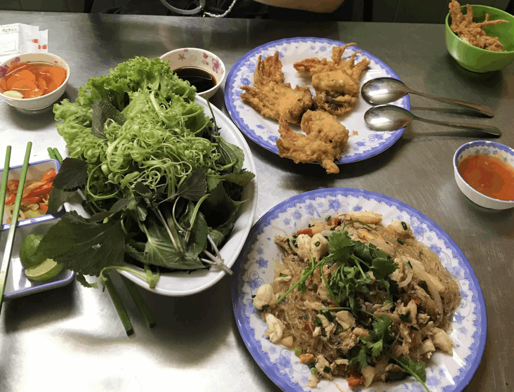 94 Thuy Restaurantのソフトシェルクラブと春雨