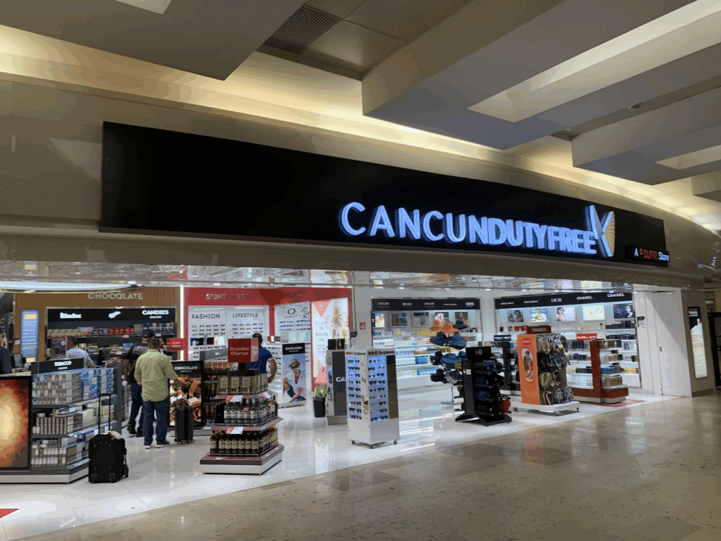 カンクンの国際空港の免税店