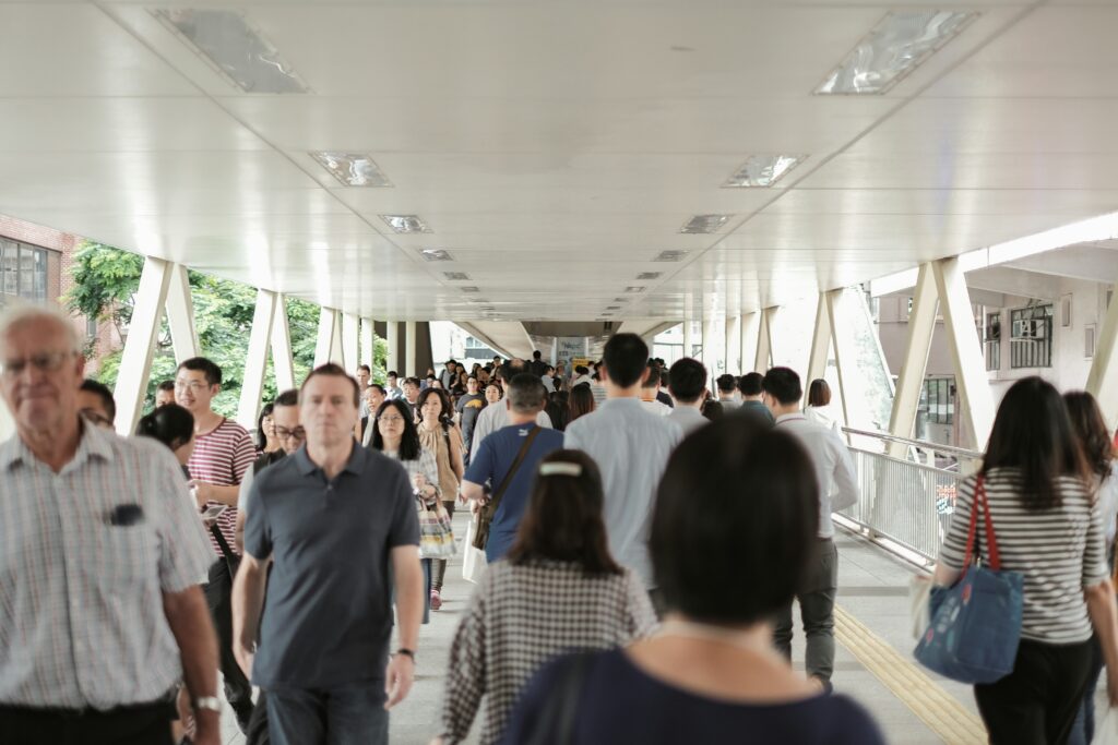 人で混んでいる様子