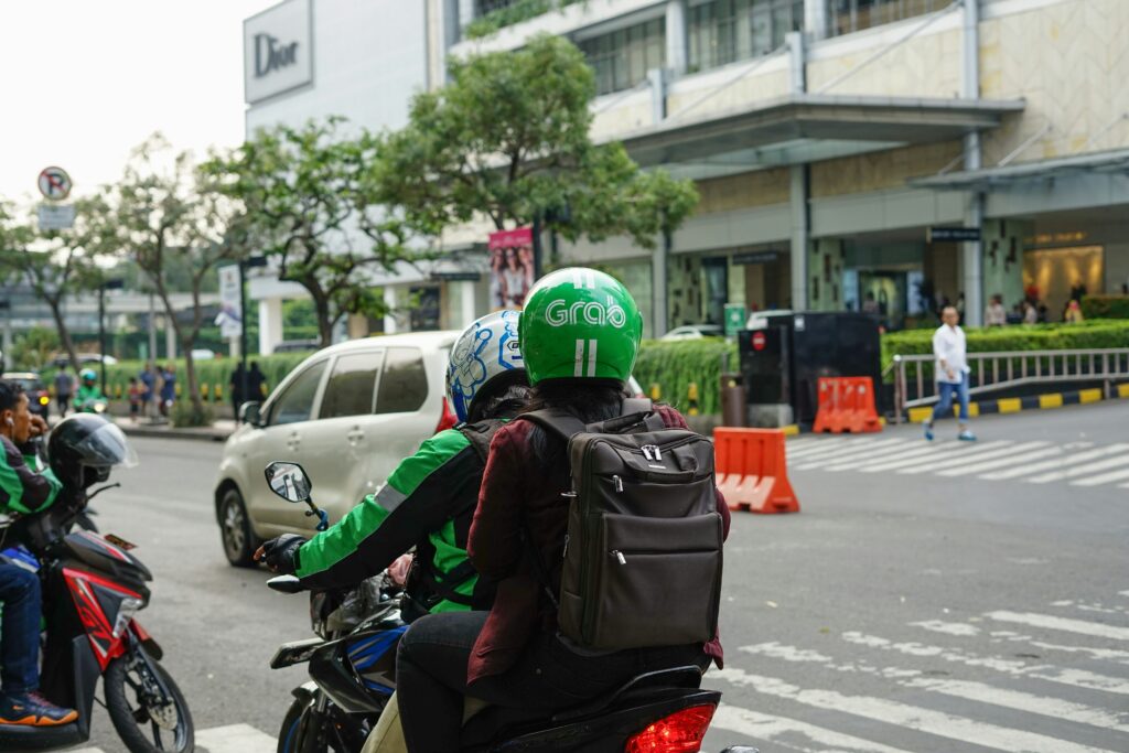配車サービスを利用する姿