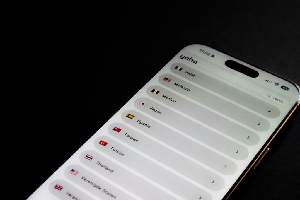 様々な国が表示されているiPhoneの画面