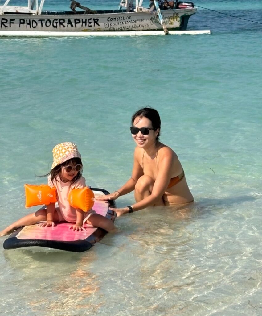 インドネシアロンボクでの親子サーフィン