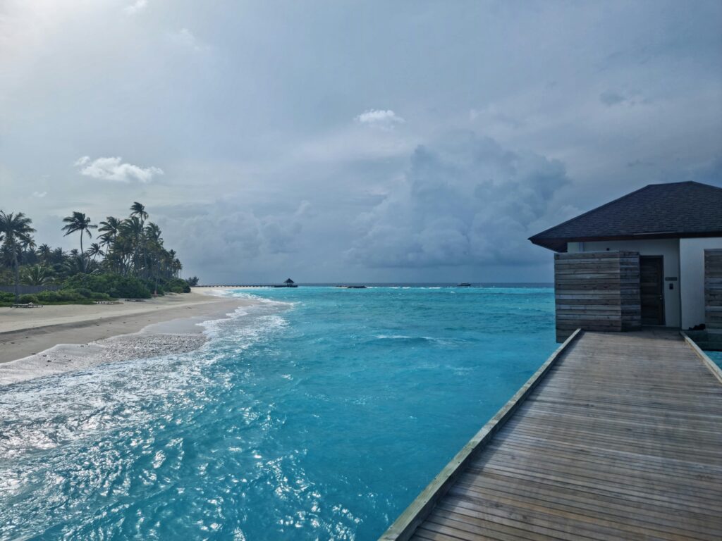 モルディブ　ヴィラ　曇り空