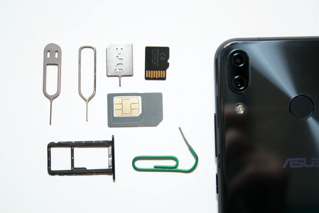 スマートフォンとSIMカード利用の際に使用する基礎セット