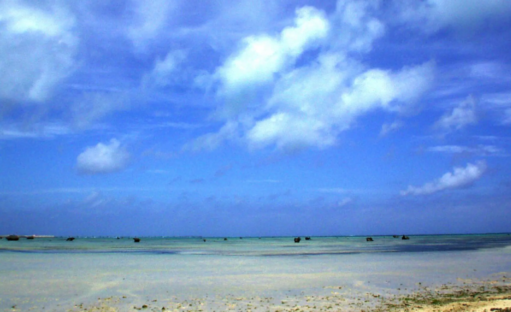 宮古島観光協会公式（https://miyako-island.net/beach_and_spot/beach_spot_006/）